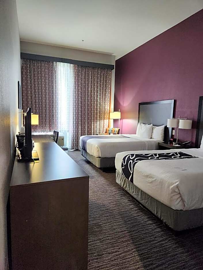 La Quinta Inn & Suites by Wyndham Dallas Grand Prairie North