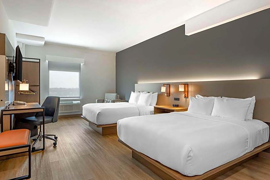 Comfort Inn & Suites Newark Liberty International Airport