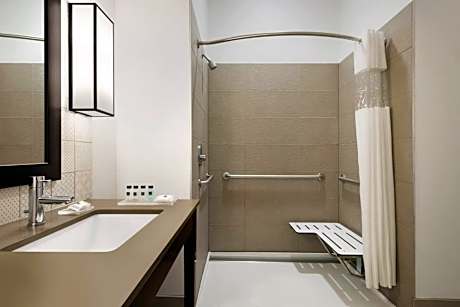 King Room with Roll-In Shower - Disability Access/Non Smoking