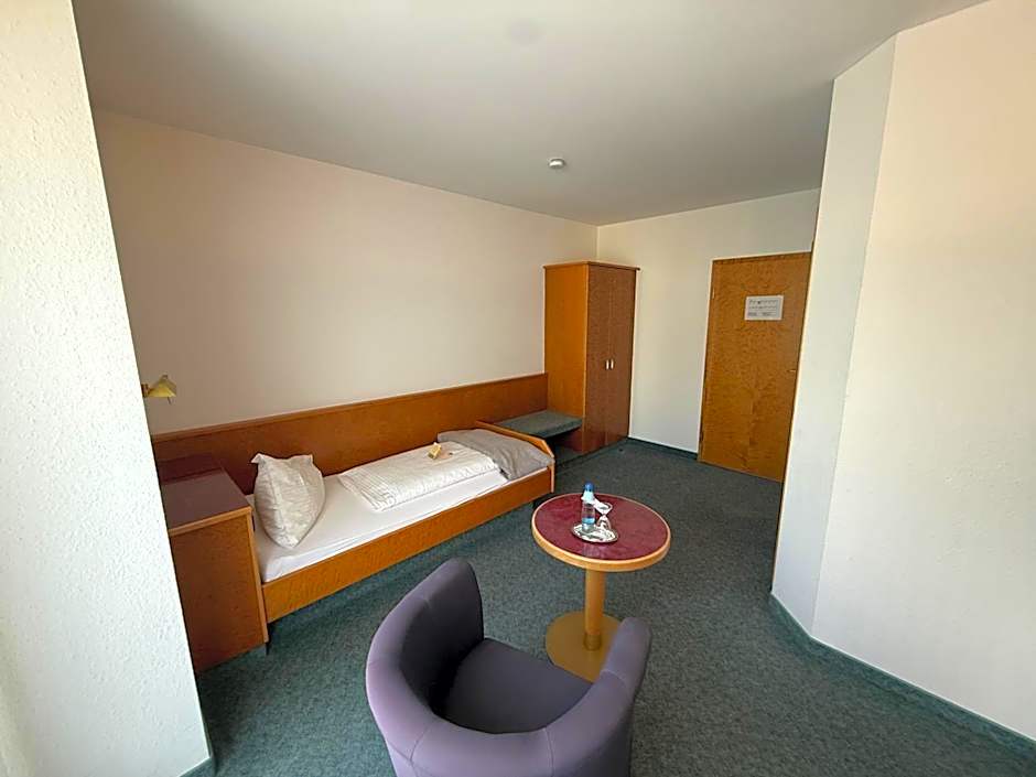 Photo 1 of 10 of Single Room