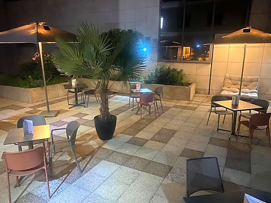 B&B HOTEL Paris Versailles