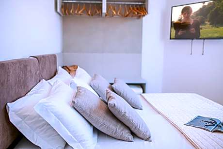 Suite with Terrace and partial sea view