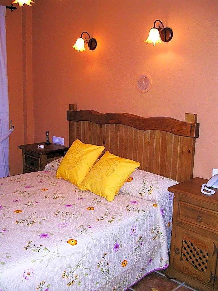 Photo 1 of 4 of Single Room