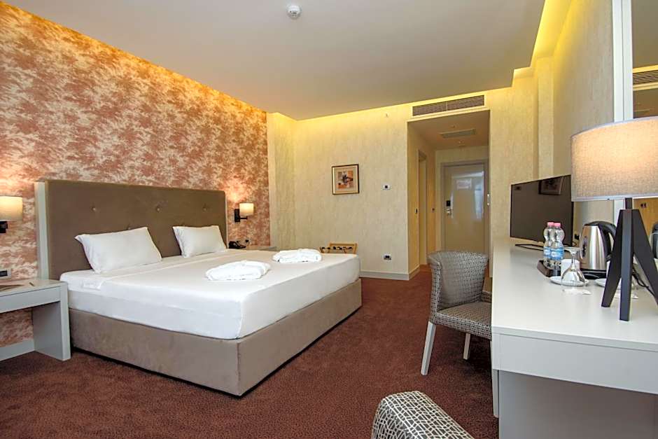 The Grand Gloria Hotel