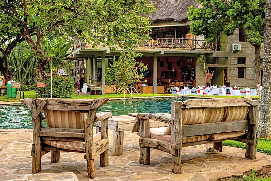 Weru Weru River Lodge