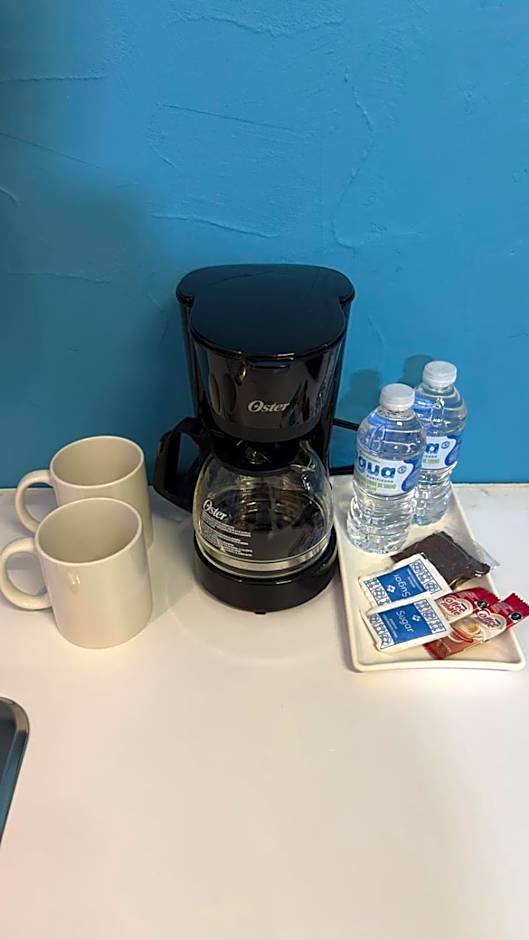 Suites Brisa Marina - atrás de Playa Regatas y el Malecón, 6 calles del Acuario