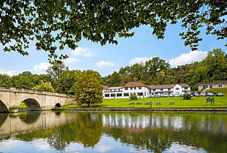 Shillingford Bridge Hotel