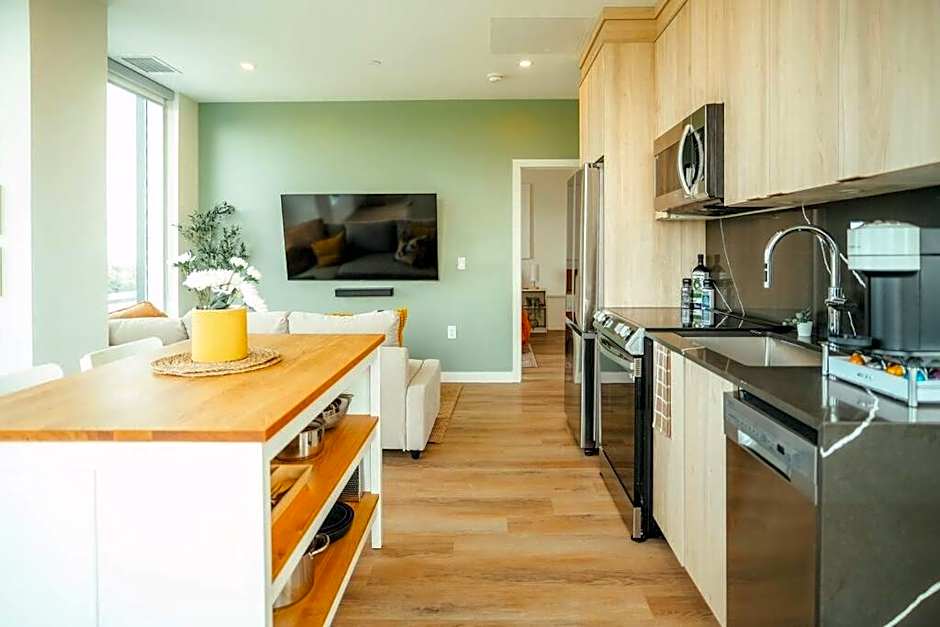 Luxury 1BR Penthouse Apt In Central Halifax