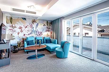 Deluxe Penthouse Suite with Sea View