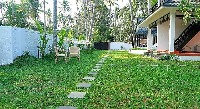 Mayas Beach House - Boutique Serviced Villa