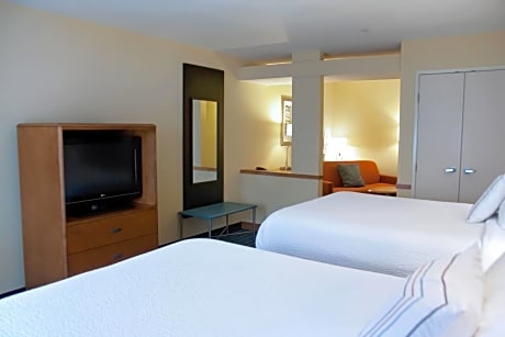 Suite, Multiple Beds (2 Queen Beds and 1 Double Sofa Bed)