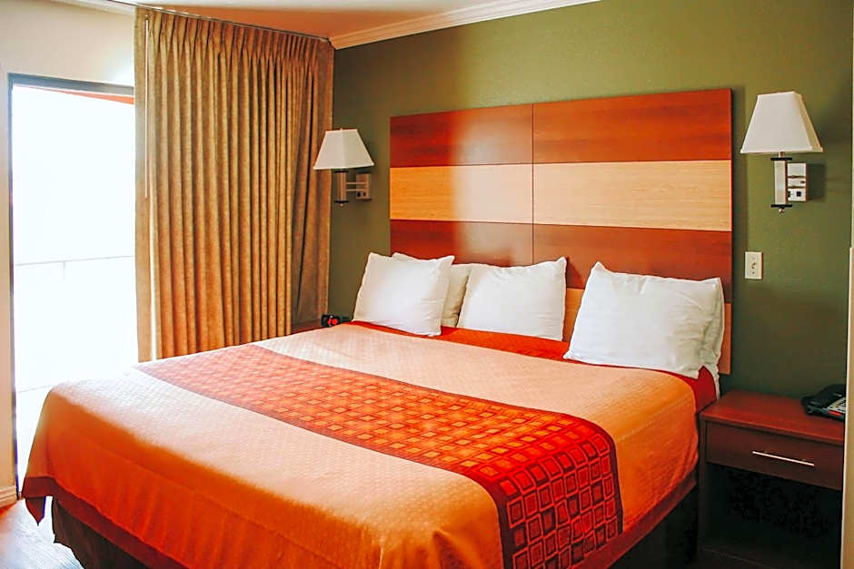 Rodeway Inn & Suites Lake Havasu City