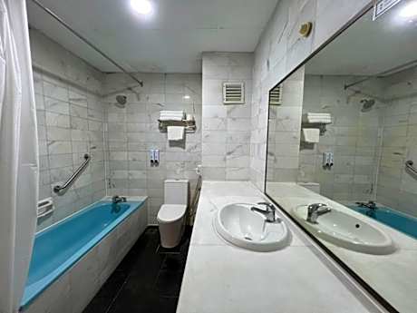 Triple Room with Bath