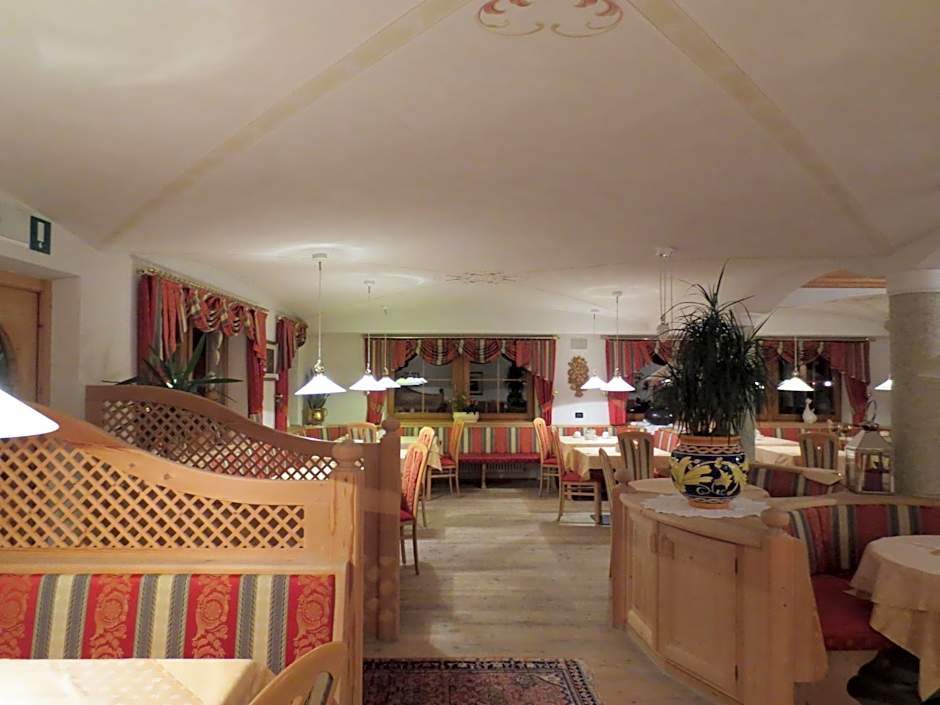 Hotel Ciasa Ai Pini