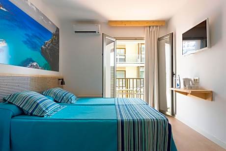 Cycling Package Premium Twin Room with Balcony and Side Sea View