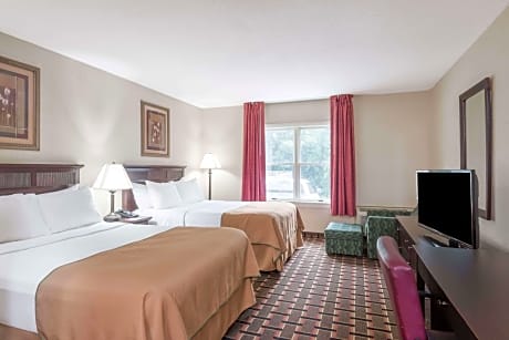 2 Double Beds Room