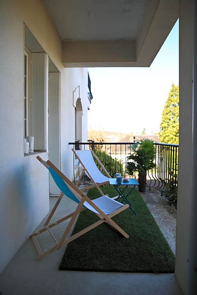 Aux Portes du Château