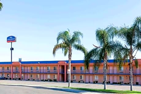 Howard Johnson by Wyndham Bakersfield