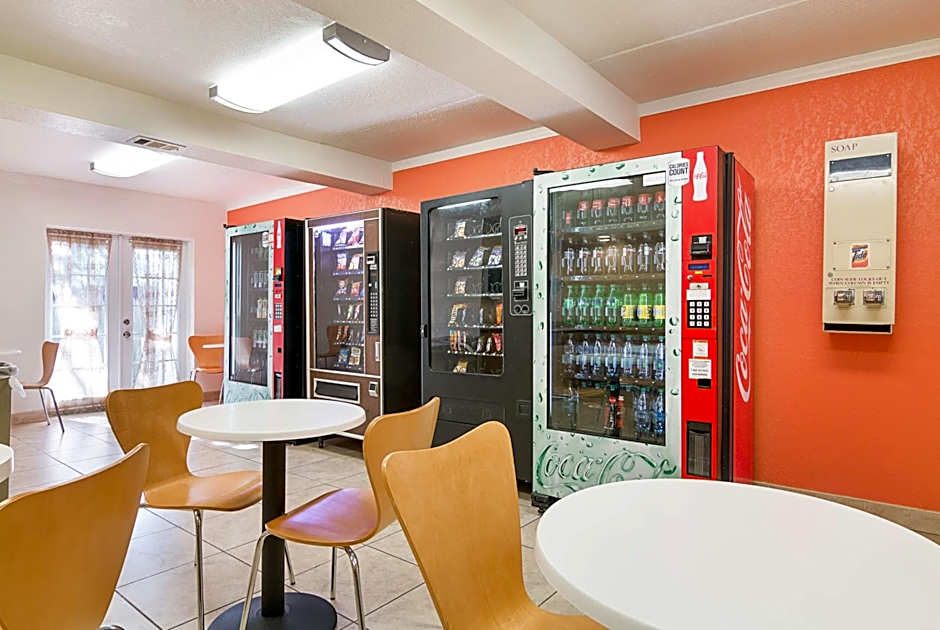 Motel 6 - Tampa Fairgrounds