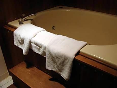 King Room with Spa Bath