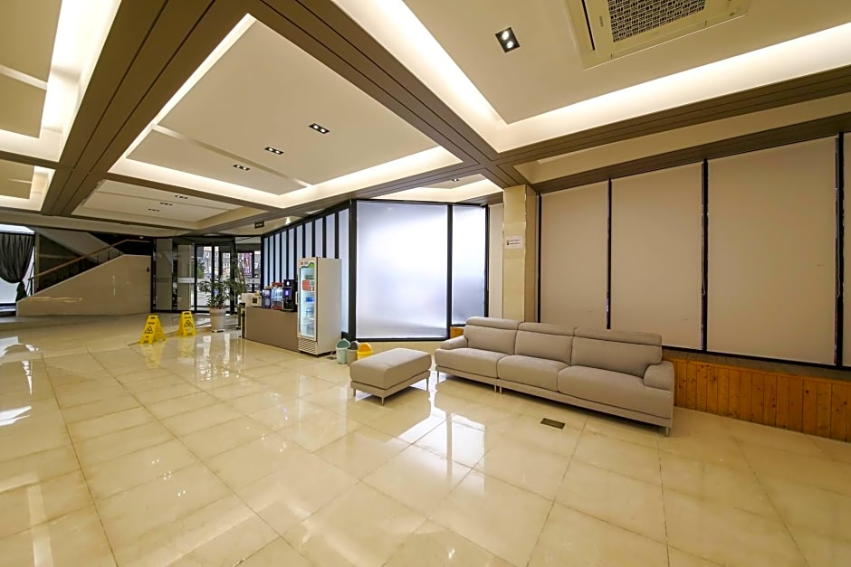 Benikea Cheonan Tourist Hotel