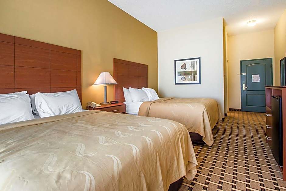 Quality Inn & Suites East Troy I-43