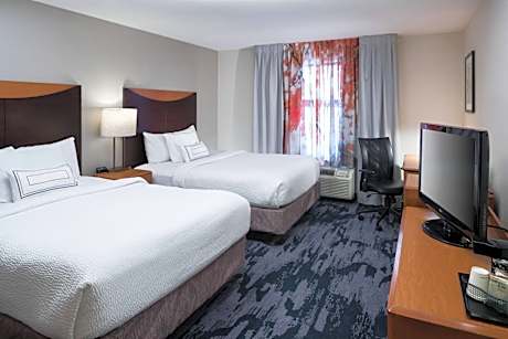 Queen Room with Two Queen Beds and Adapted Tub - Mobility Accessible