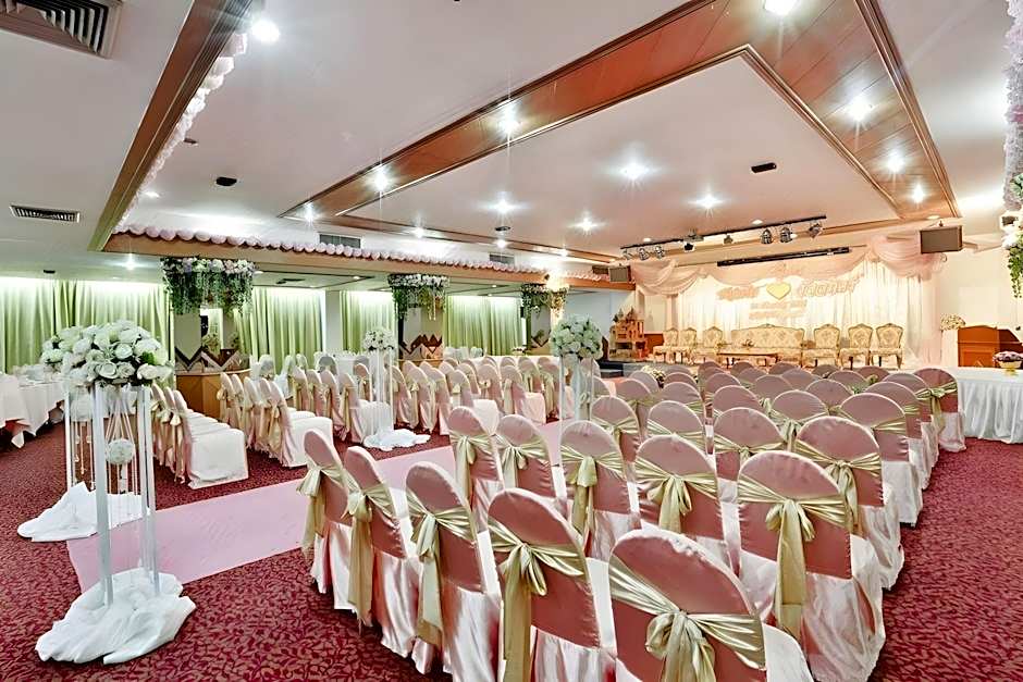 Charoen Hotel