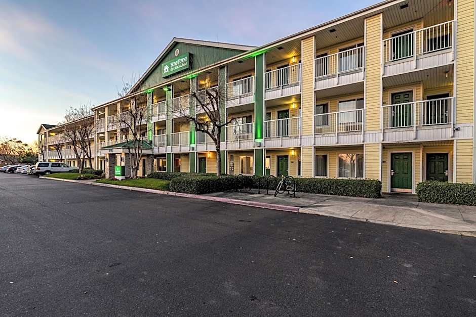 HomeTowne Studios Fresno - West