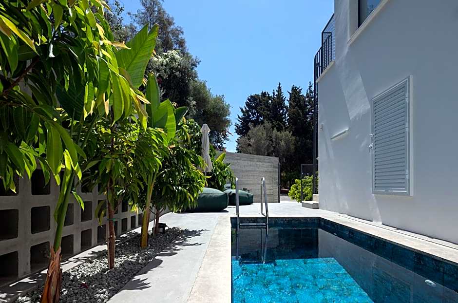 Adrop Pool Suites