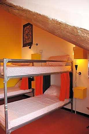 Bed in 6-Bed Mixed Dormitory Room