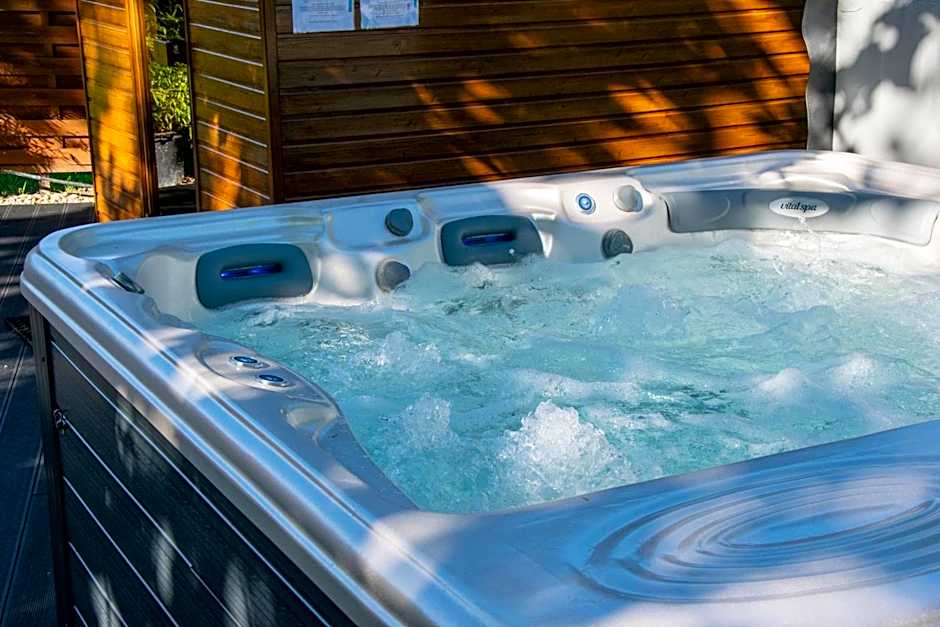 Hotel Czinege & Étterem