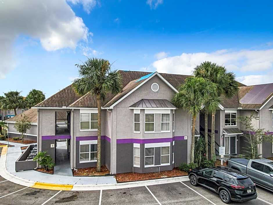 Be Our Guest! 1 Bedroom Condo Near Disney Parks!
