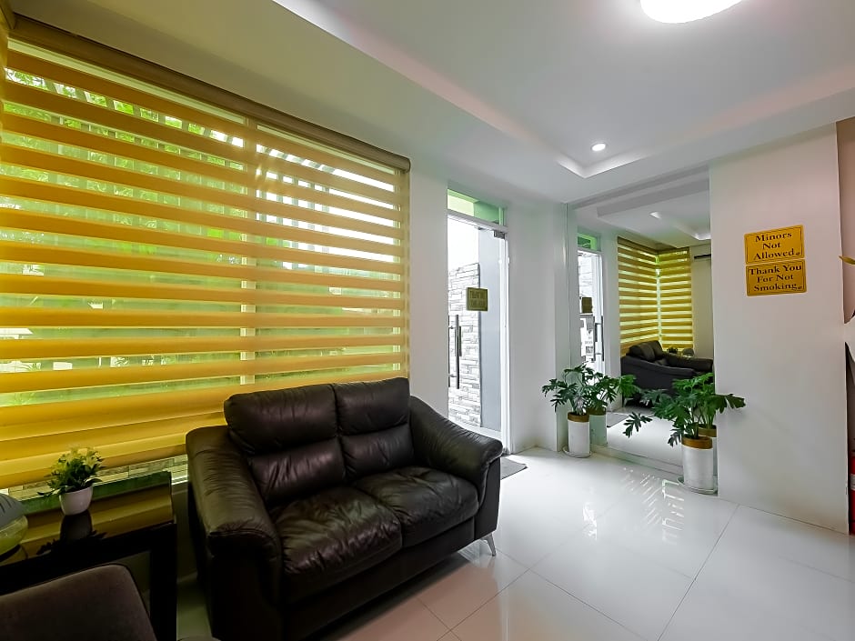 Vaccinated Staff - OYO 862 Jqv Hotel