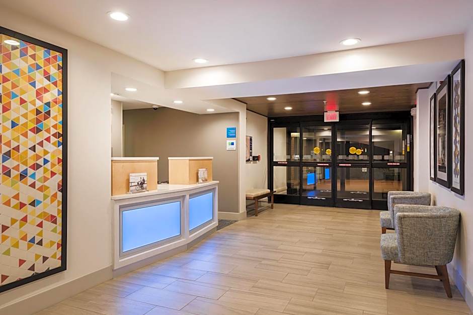 Holiday Inn Express Warrenton Hotel By IHG
