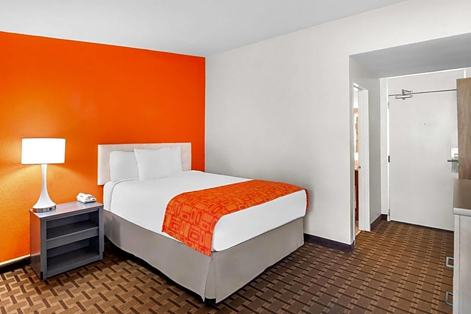 Howard Johnson by Wyndham Vero Beach / Downtown