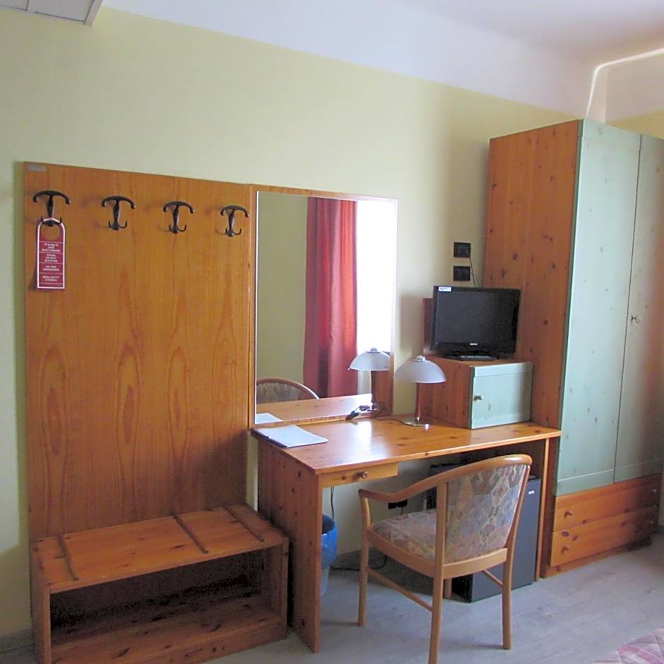 Hotel Alpi Del Mare