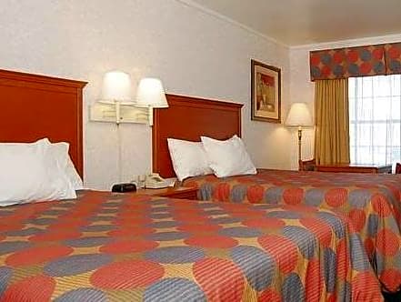 Super 8 by Wyndham Cave City