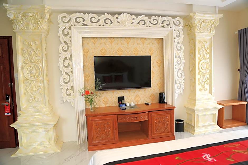 Photo 1 of 18 of Classic 1 King Bed Suite