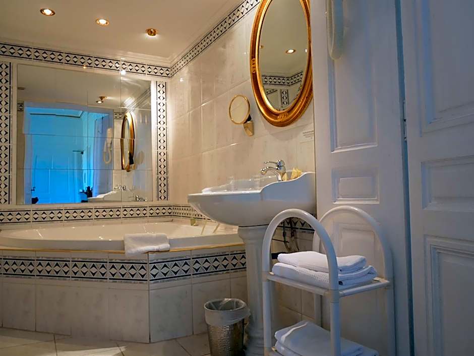 Hotel Du Parc - Manoir Du Baron Blanc