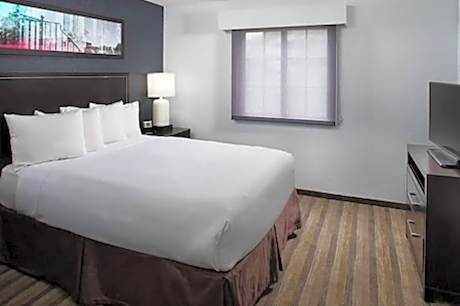 Two-Bedroom Suite with Accessible Tub