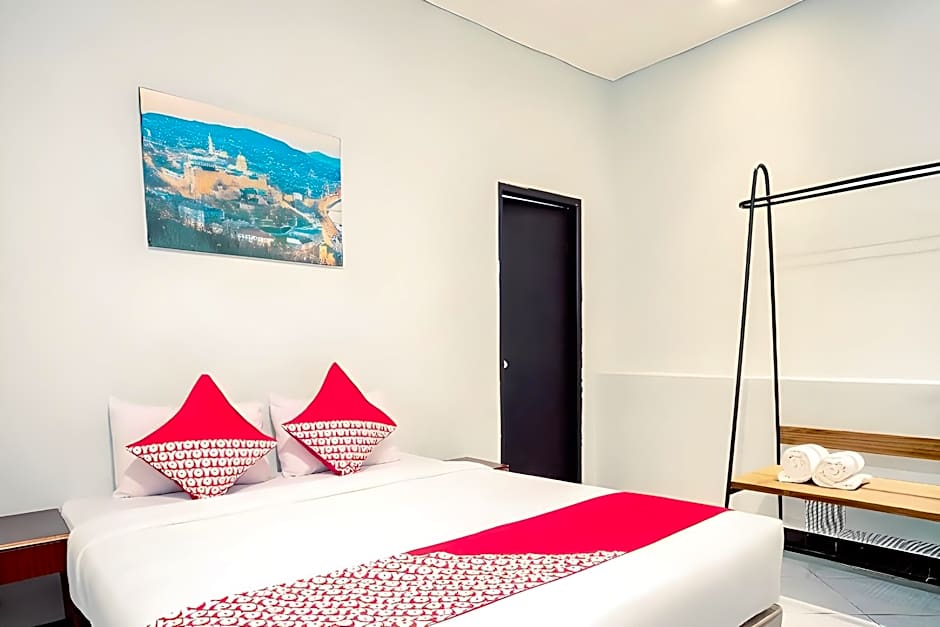 Hotel O Makassar near Mall Panakukkang formerly Sayang Home Stay