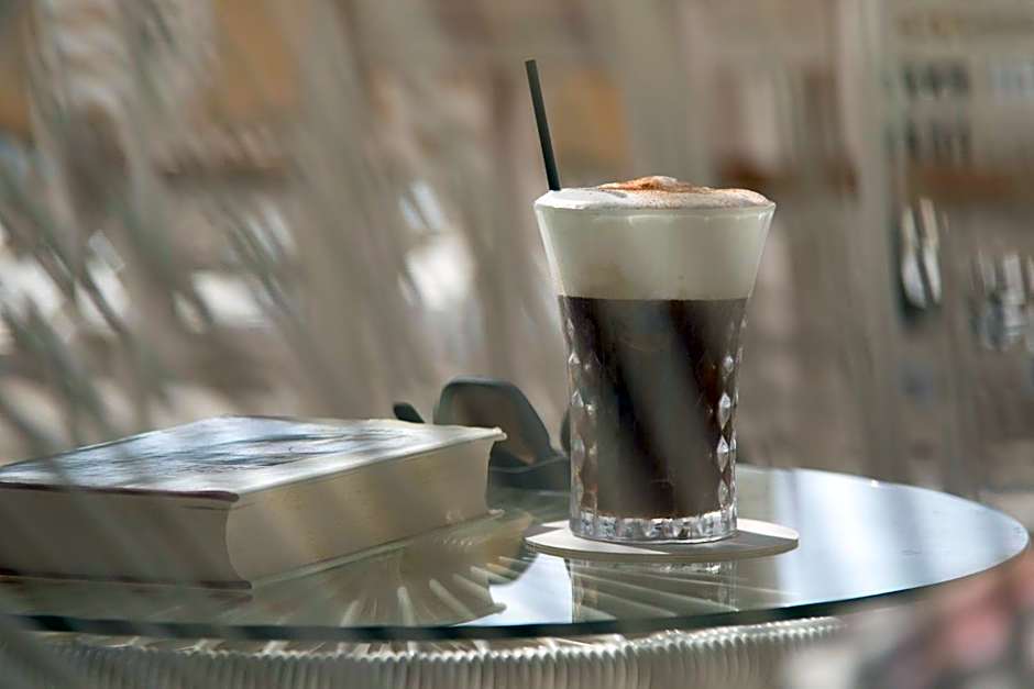 Armadoros Hotel / Ios Backpackers