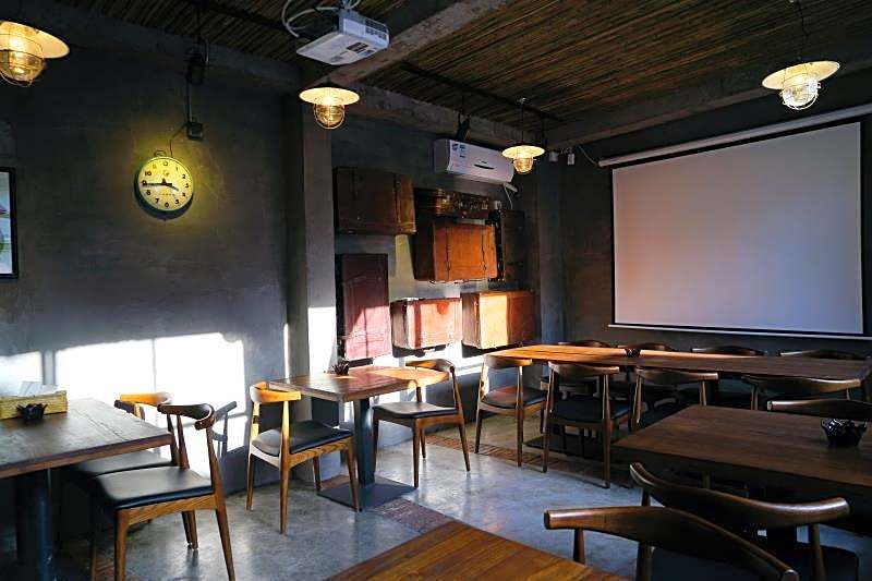 Show Year Reminiscence Hotel