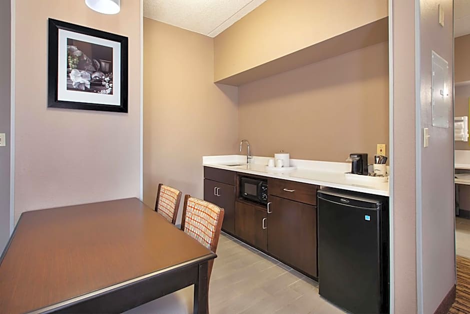 Hampton Inn & Suites Cleveland-Airport/Middleburg Heights