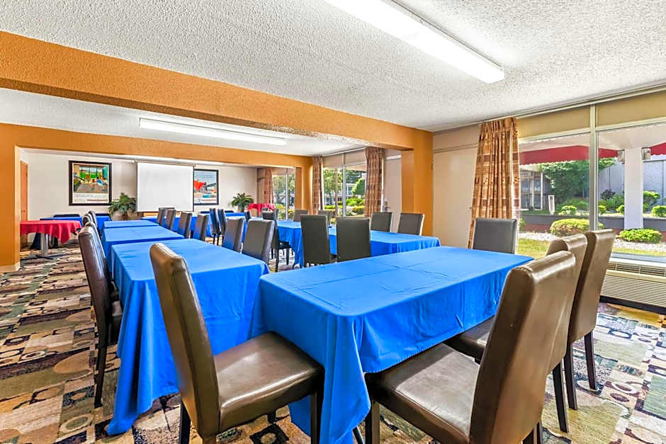 Howard Johnson by Wyndham Albany