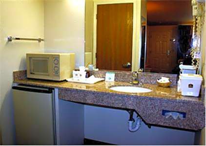 Cloverdale Wine Country Inn and Suites