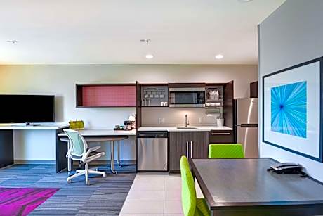Queen Suite - Mobility Access/Non-Smoking