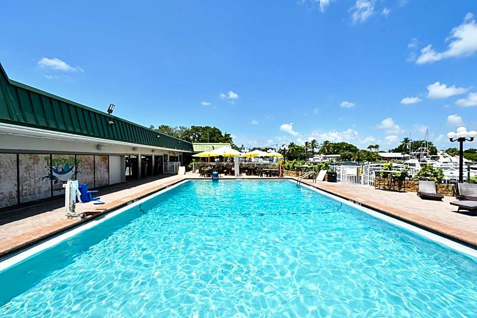 Sarasota Cay Club #612 - Heated Pool, Bunk Beds, Huge TV, Tiki Bar, More!