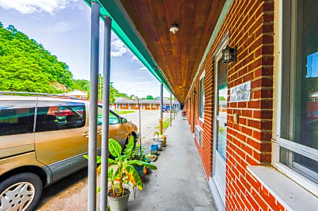 Travelers Inn by OYO Beaver, Hwy 19